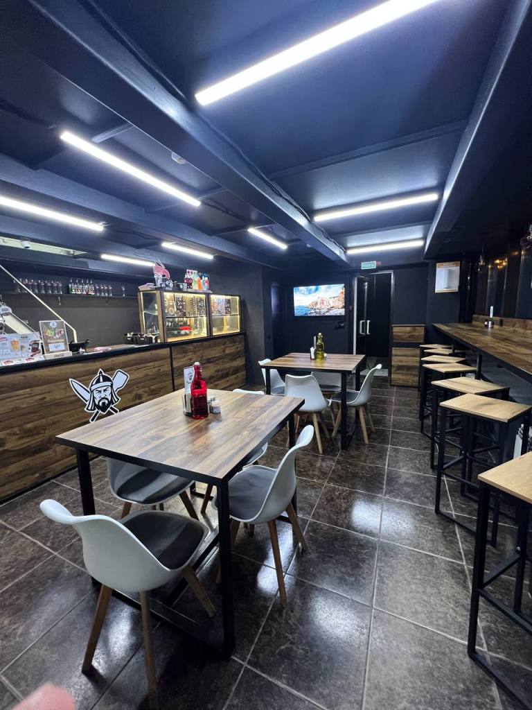 Продаётся кафе рядом с Комаровским рынком